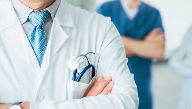 Médico que trata problemas de potencia sexual después de los 50 años.